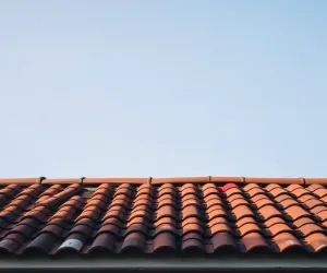 Ile kosztuje malowanie dachówki