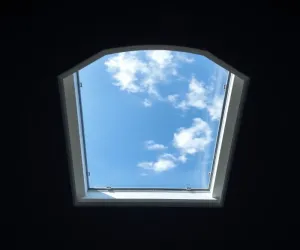 Ile kosztuje mycie okien dachowych