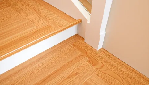 Montaż paneli winylowych na schodach