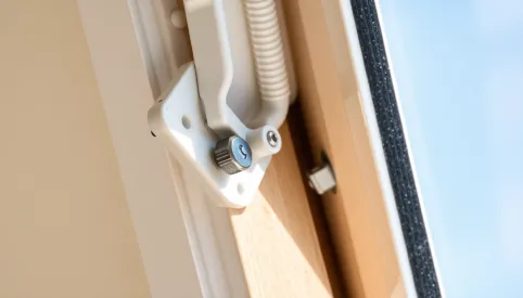 Okno dachowe jak wyregulować